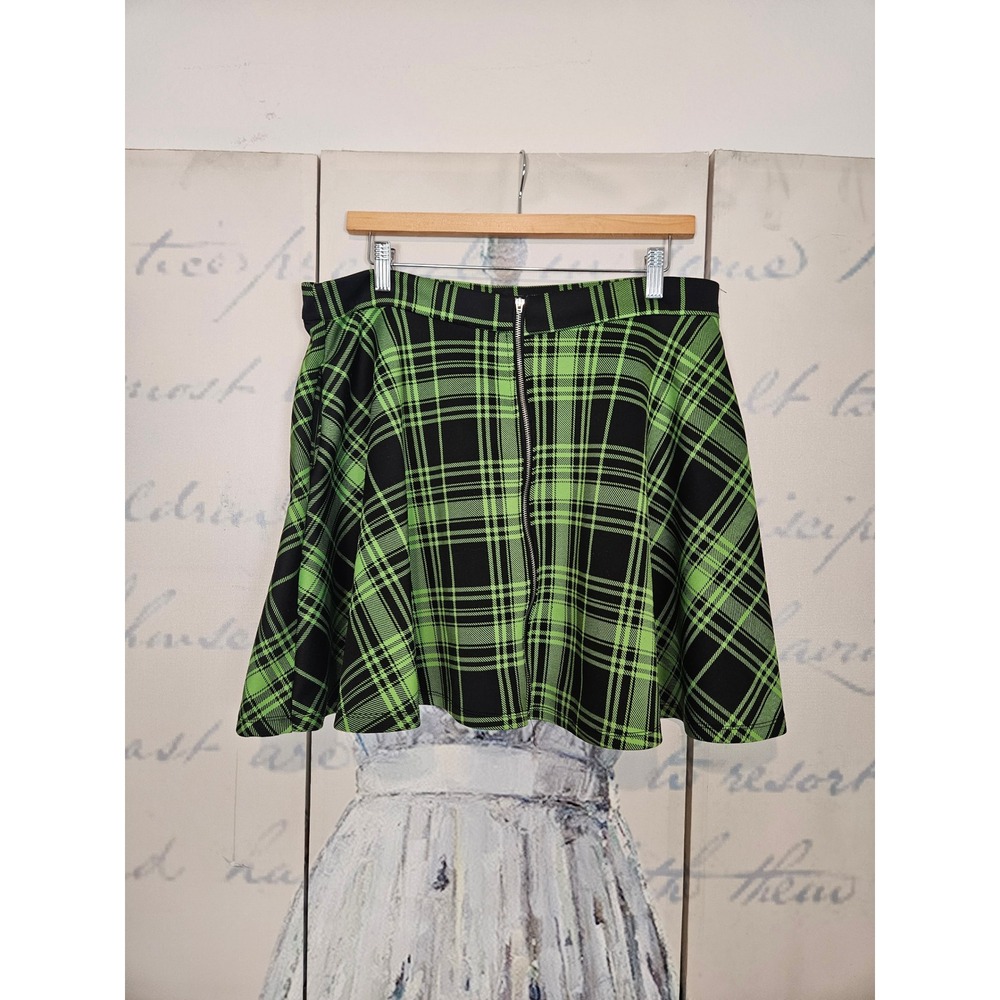 Hot Topic Skater Skirt XL Green Black Plaid Zipper Front Emo Punk Alt Skirt